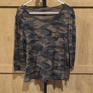 (J42) New York & Company Camouflage Long Sleeve Top Womans S, M